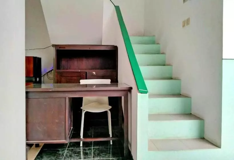 Hotelli Spot On 2840 Homestay Kepodang