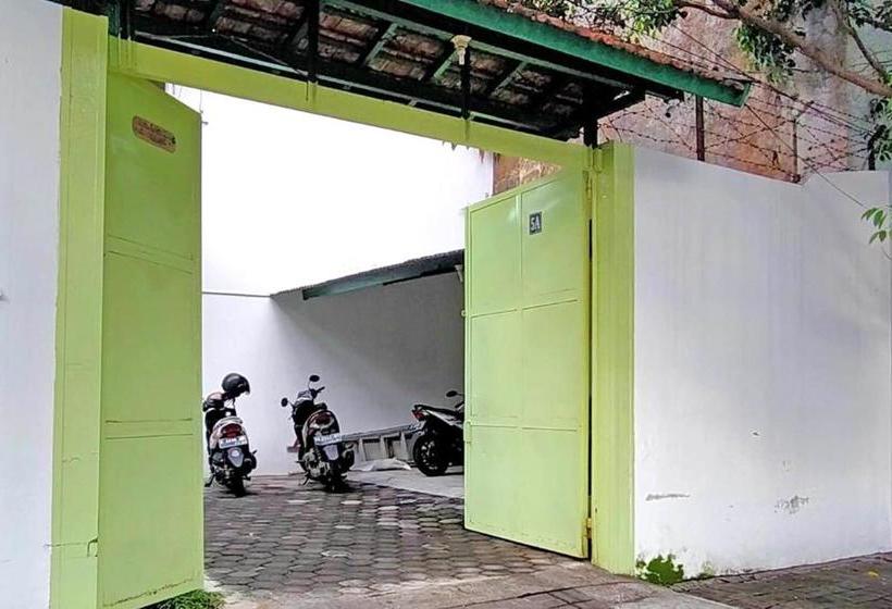 בית מלון כפרי Spot On 2840 Homestay Kepodang