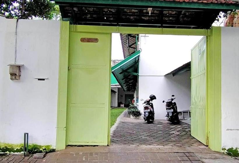 Hotel Spot On 2840 Homestay Kepodang