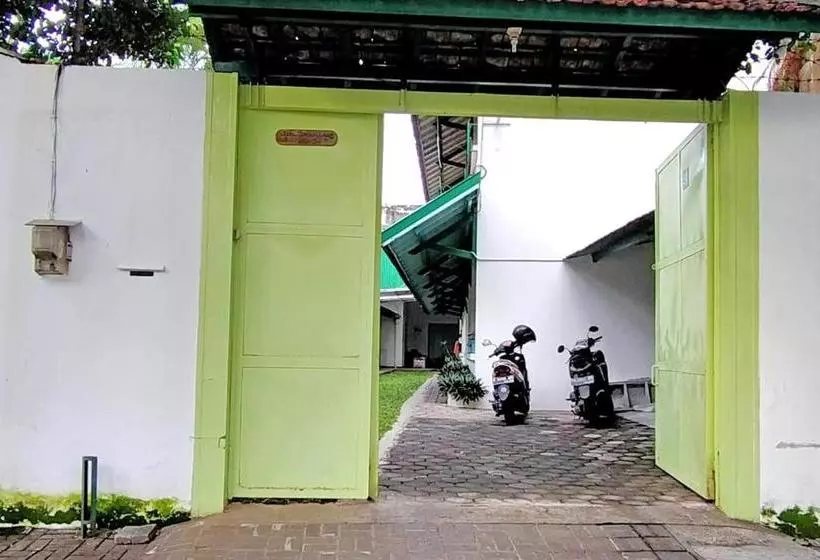 Hotelli Spot On 2840 Homestay Kepodang