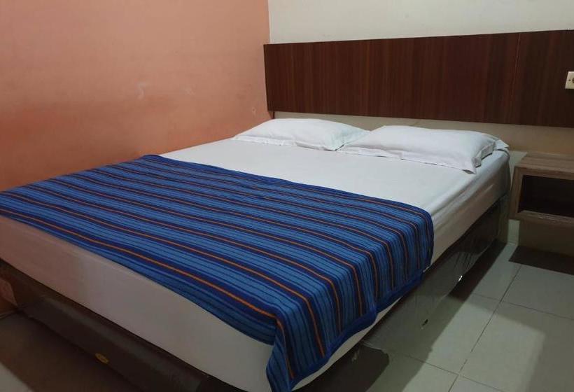 בית מלון כפרי Oyo 2560 Vj Living Syariah