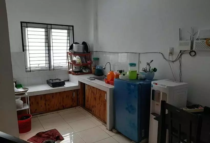 ホテル Oyo 2560 Vj Living Syariah