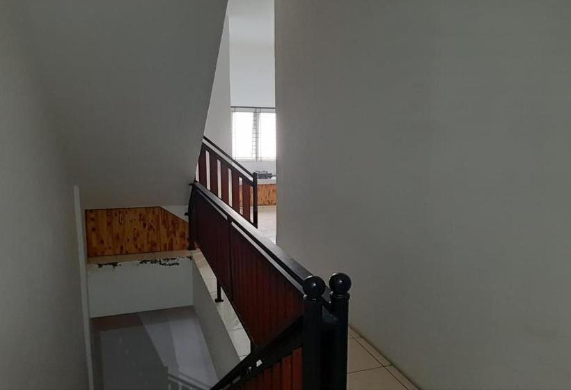 בית מלון כפרי Oyo 2560 Vj Living Syariah