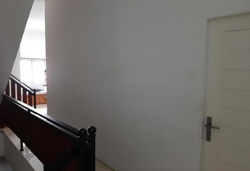 בית מלון כפרי Oyo 2560 Vj Living Syariah