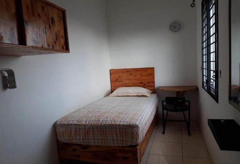 בית מלון כפרי Oyo 2560 Vj Living Syariah