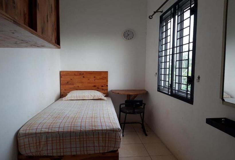 בית מלון כפרי Oyo 2560 Vj Living Syariah