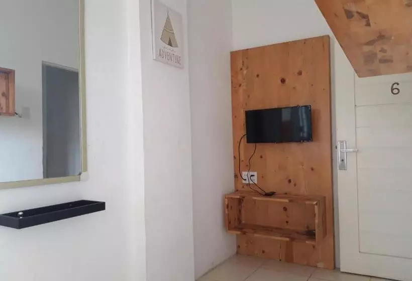 ホテル Oyo 2560 Vj Living Syariah