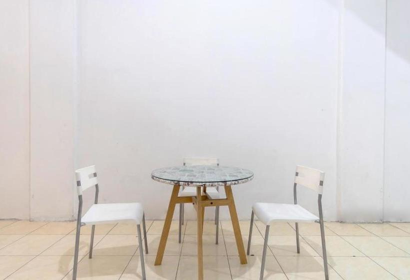 בית מלון כפרי Oyo 2560 Vj Living Syariah