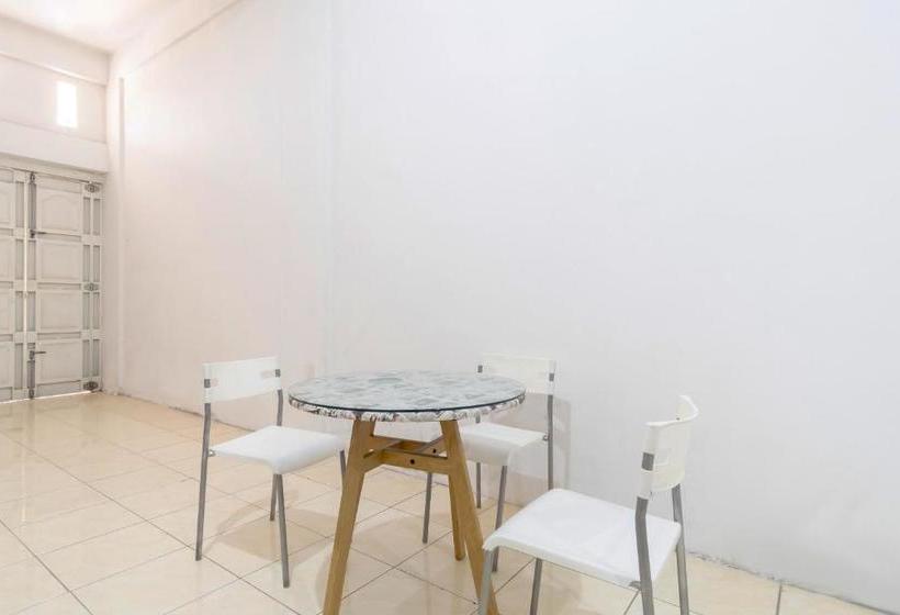 בית מלון כפרי Oyo 2560 Vj Living Syariah