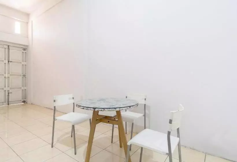 ホテル Oyo 2560 Vj Living Syariah