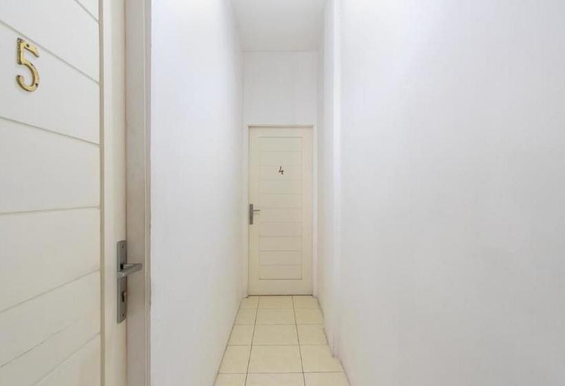 בית מלון כפרי Oyo 2560 Vj Living Syariah