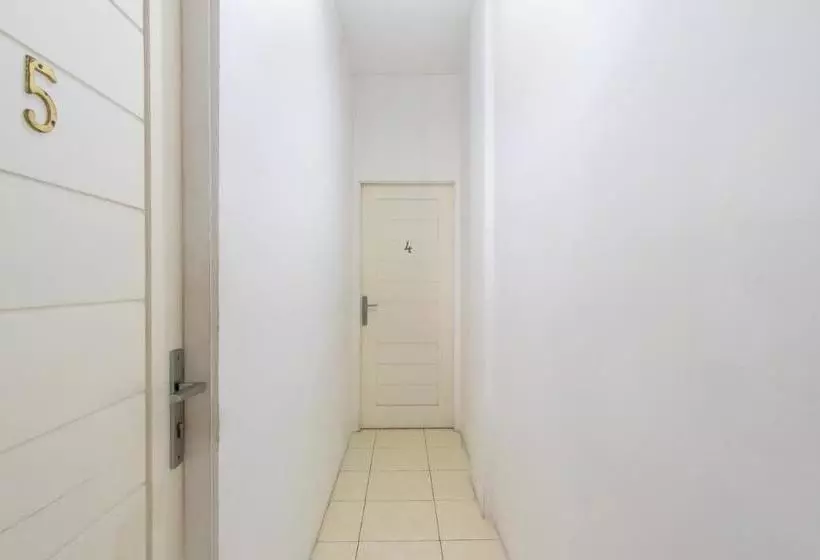 ホテル Oyo 2560 Vj Living Syariah