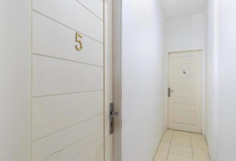 בית מלון כפרי Oyo 2560 Vj Living Syariah