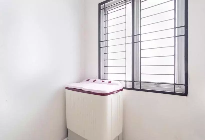 ホテル Oyo 2560 Vj Living Syariah