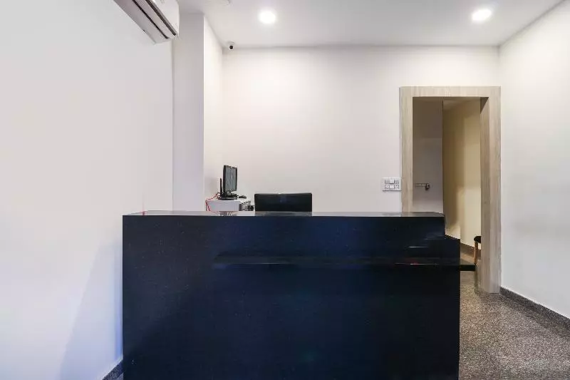 Hotelli Capital O Gn Suites
