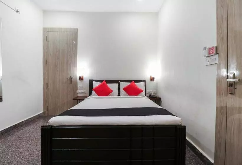 Hotelli Capital O Gn Suites