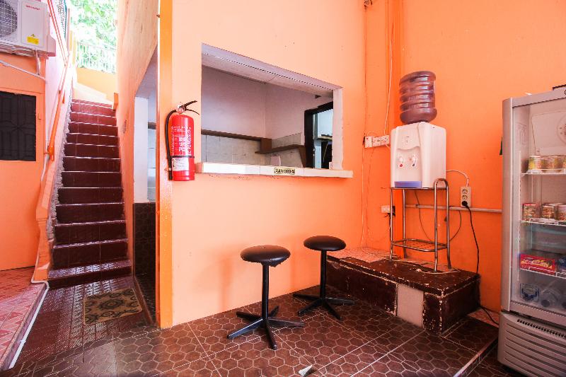 ホテル Oyo 2597 Km Kost