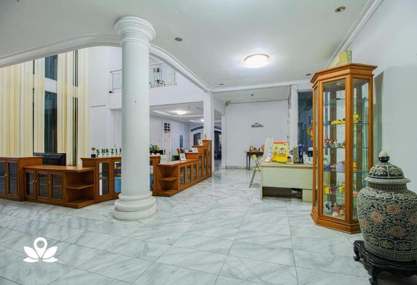 בית מלון כפרי Shazira Syariah