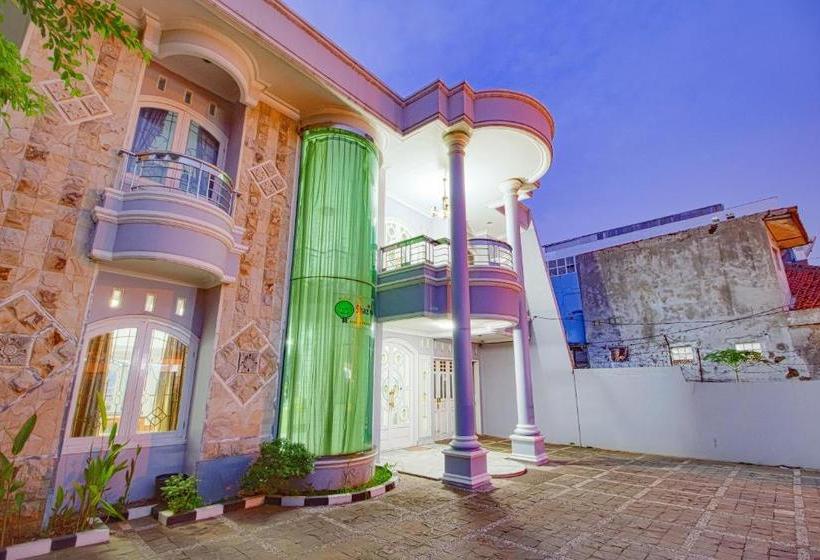 בית מלון כפרי Shazira Syariah