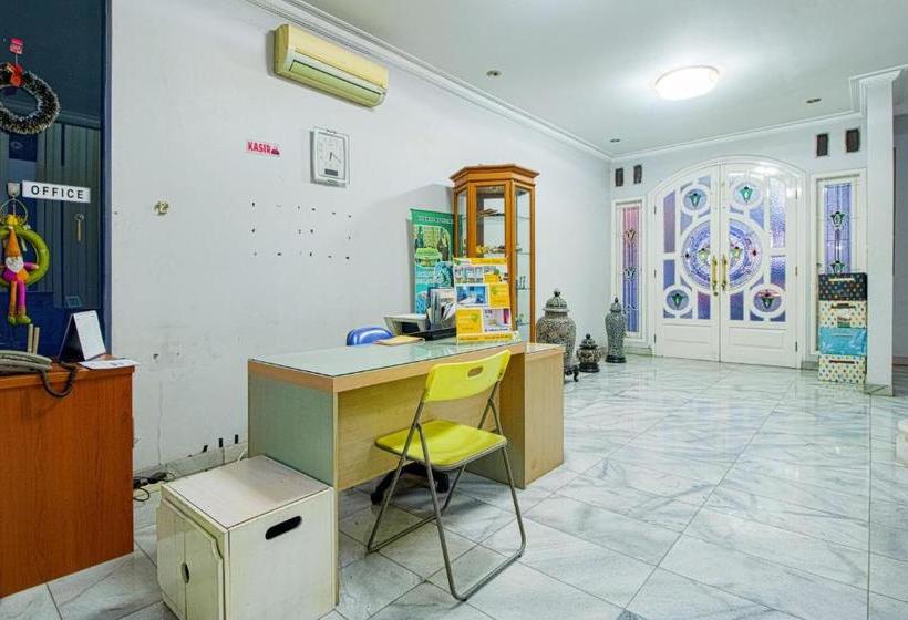 בית מלון כפרי Shazira Syariah