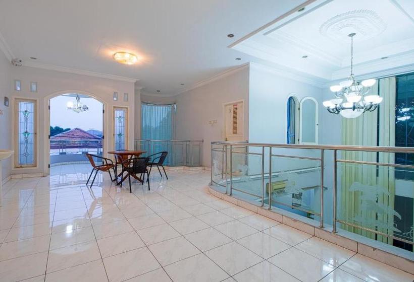 בית מלון כפרי Shazira Syariah