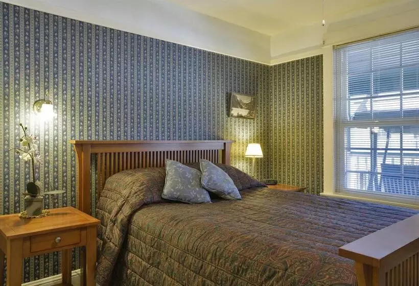 בית מלון כפרי Americas Best Value Inn Royal Carriage