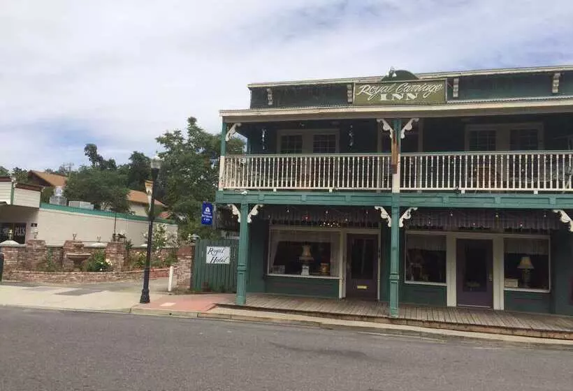 בית מלון כפרי Americas Best Value Inn Royal Carriage