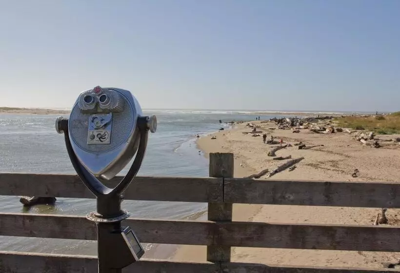 בית מלון כפרי Looking Glass Inn