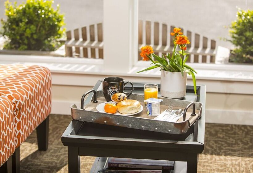 فندق Looking Glass Inn