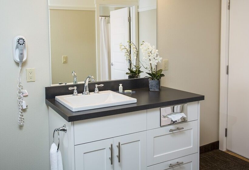 فندق Looking Glass Inn