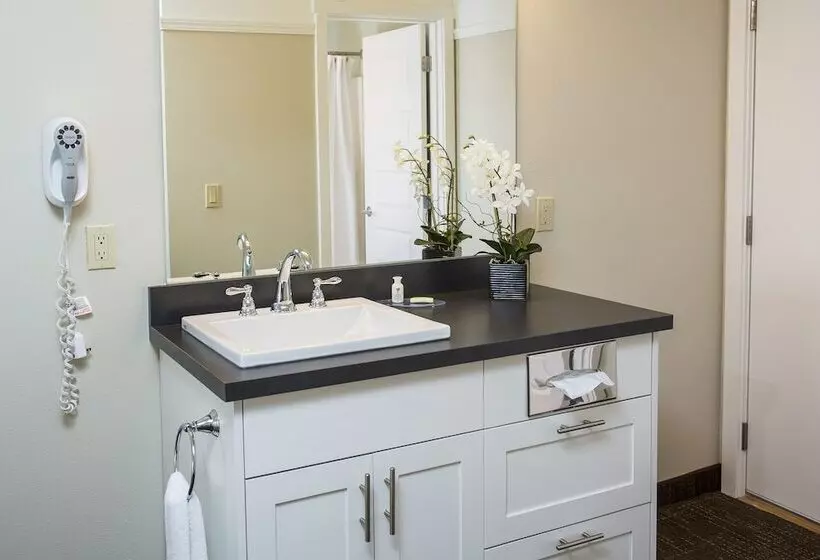 בית מלון כפרי Looking Glass Inn