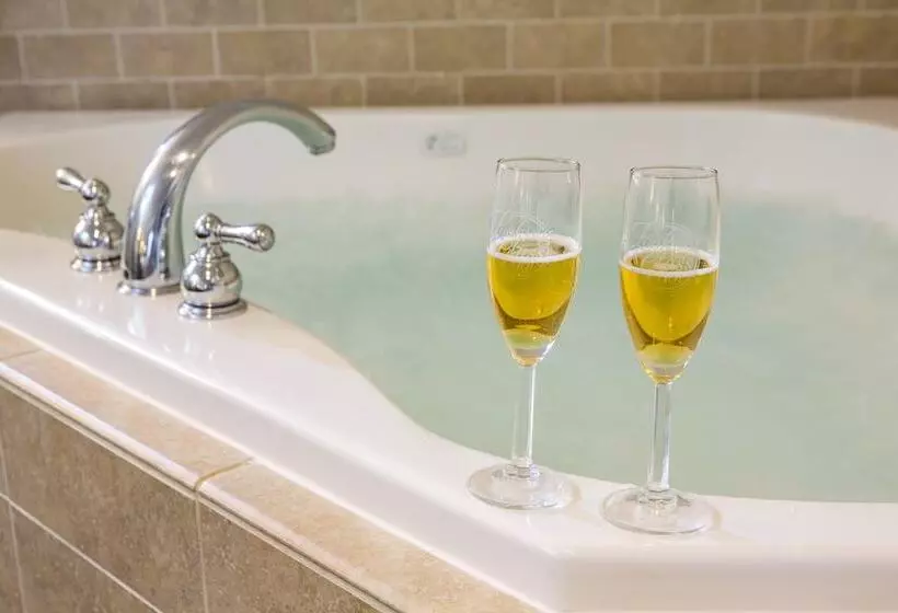 בית מלון כפרי Looking Glass Inn