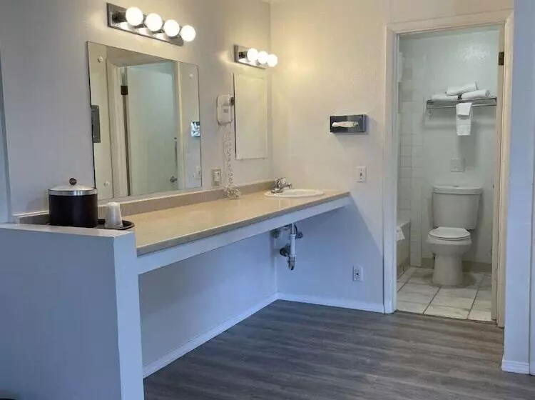 ホテル Rodeway Inn & Suites Omak Okanogan