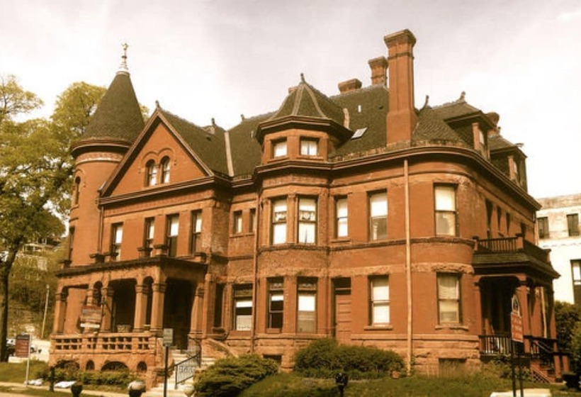 هتل The Redstone Inn And Suites