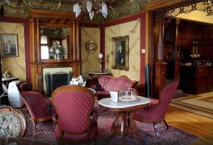 هتل The Redstone Inn And Suites