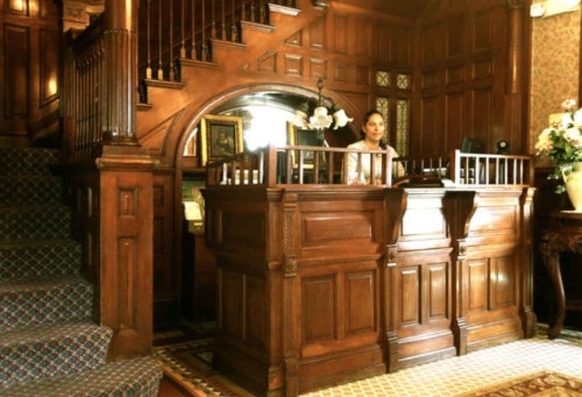 هتل The Redstone Inn And Suites