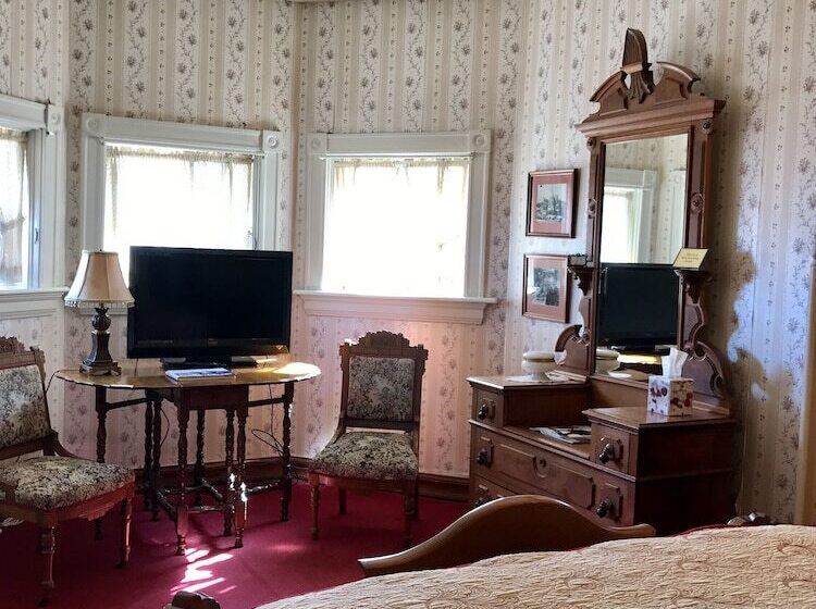 هتل The Redstone Inn And Suites