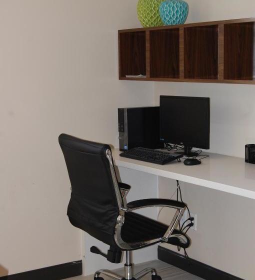 إقامة Hawthorn Suites By Wyndham Indianapolis North