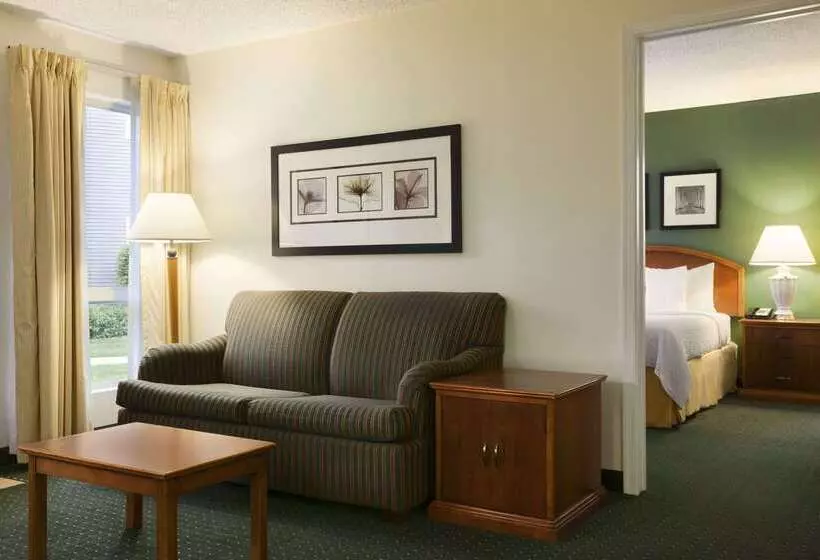 اقامتگاه Philadelphia Suites At Airport   An Extended Stay