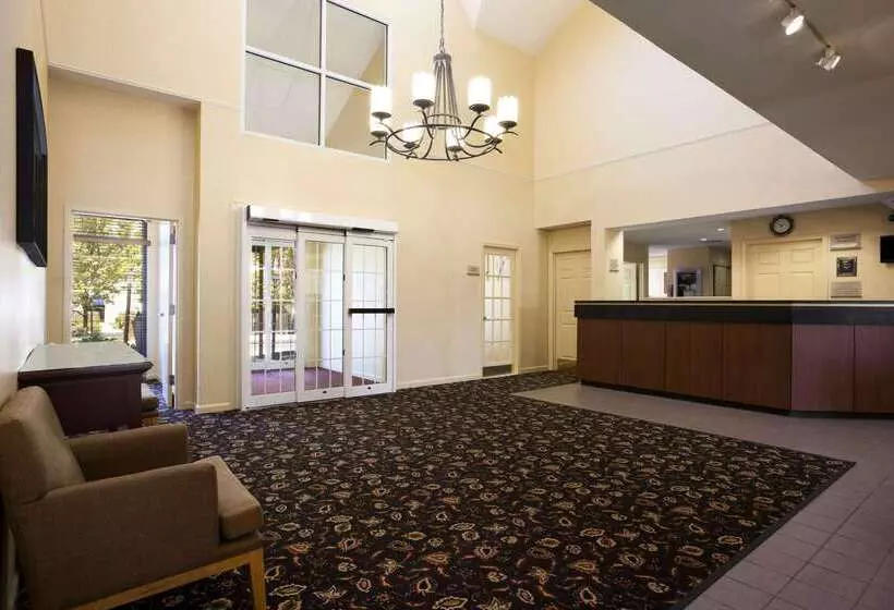 اقامتگاه Philadelphia Suites At Airport   An Extended Stay