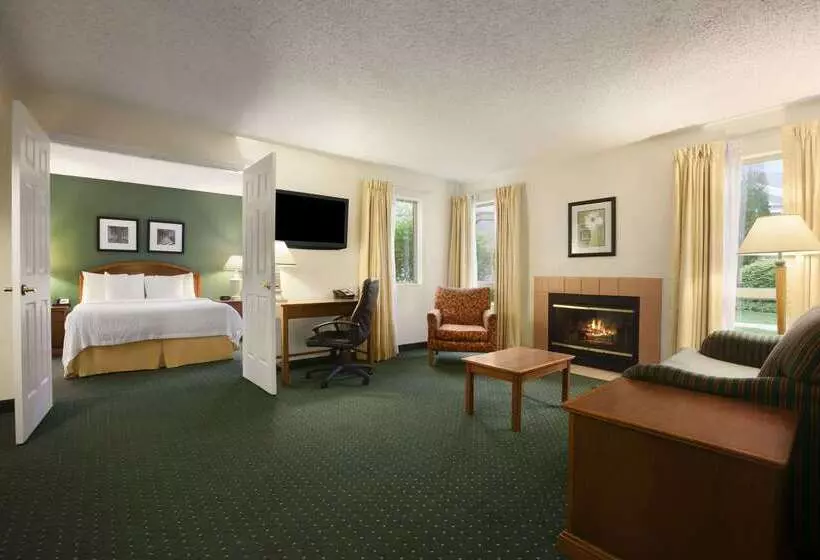 اقامتگاه Philadelphia Suites At Airport   An Extended Stay