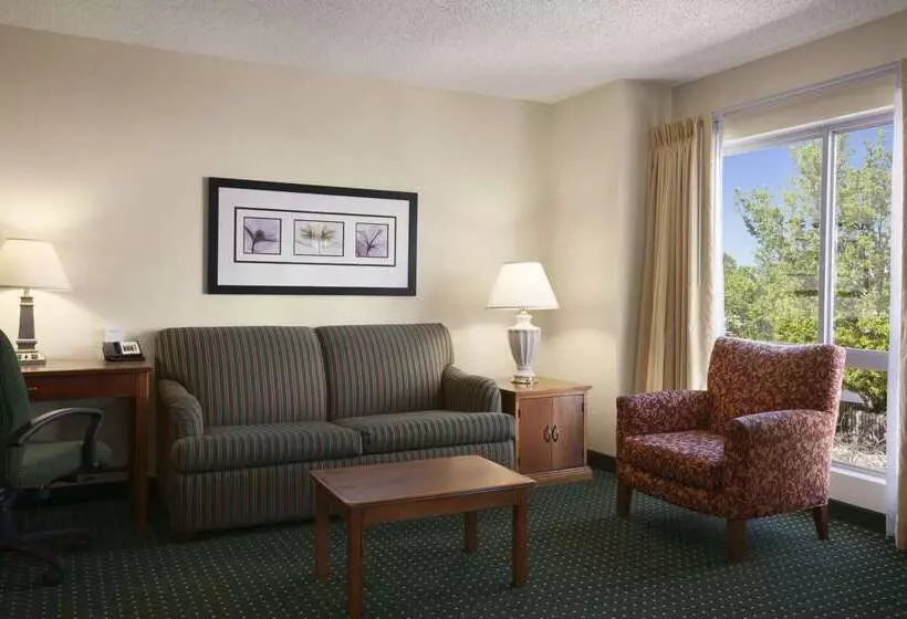 اقامتگاه Philadelphia Suites At Airport   An Extended Stay