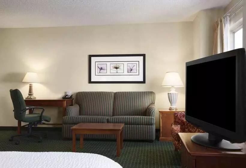 اقامتگاه Philadelphia Suites At Airport   An Extended Stay