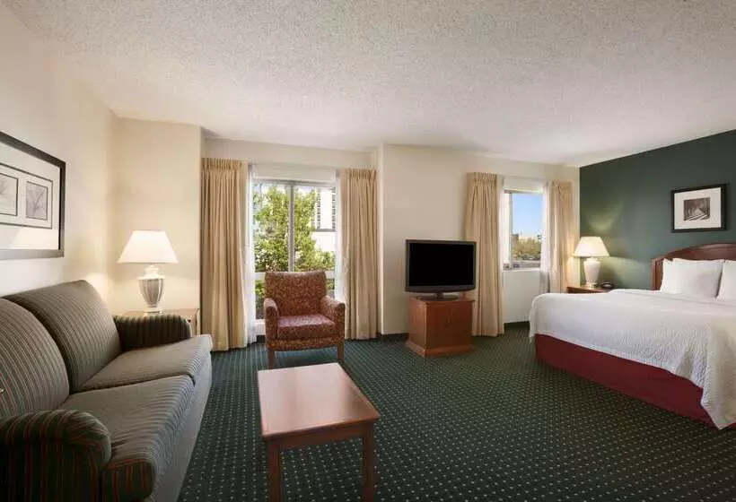 اقامتگاه Philadelphia Suites At Airport   An Extended Stay