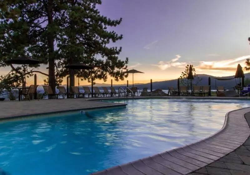 Курорт Red Wolf Lakeside Lodge