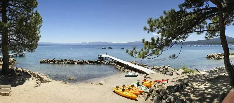 Курорт Red Wolf Lakeside Lodge