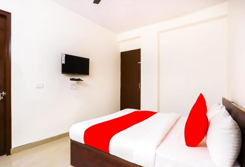 هتل Oyo 63634 Royale Avenue