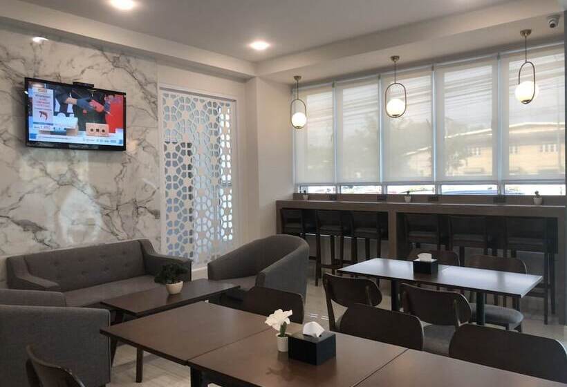 Отель The Vienna Place