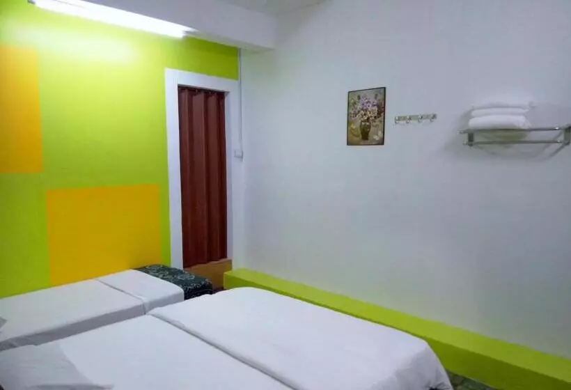 Hotelli Spot On 89788 Musafir Transit