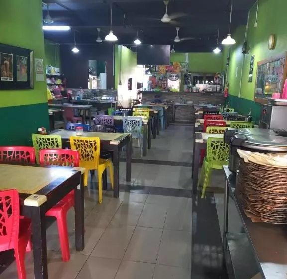 Hotelli Spot On 89788 Musafir Transit